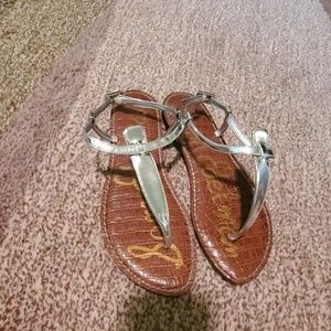 Toe seperating sandals